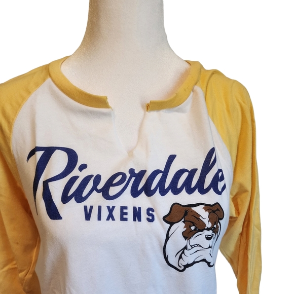 RIVERDALE Vixens Cropped 3/4 Sleeve Split Neckline Baseball Tee - Picture 3 of 8